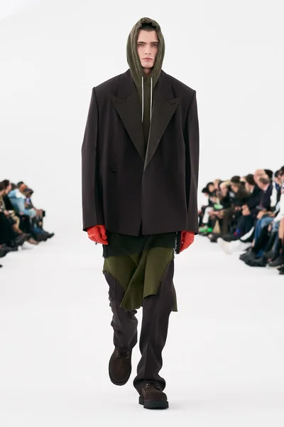 Look 48
